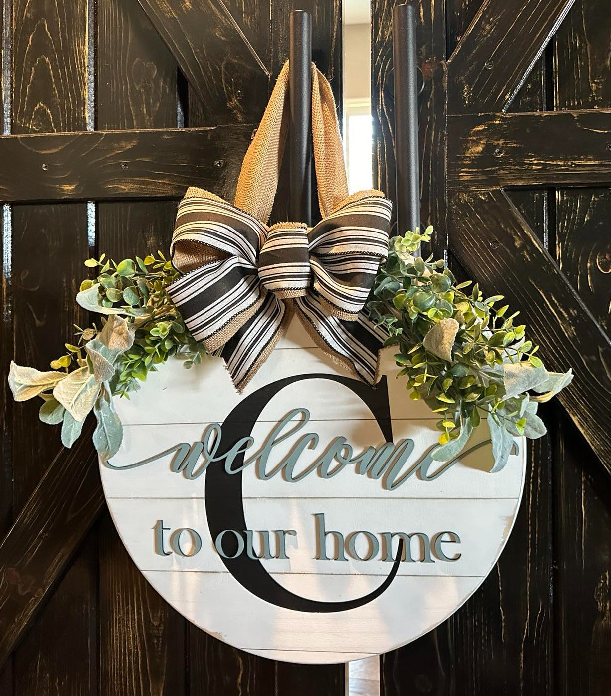 Farmhouse round door store hanger with flowers